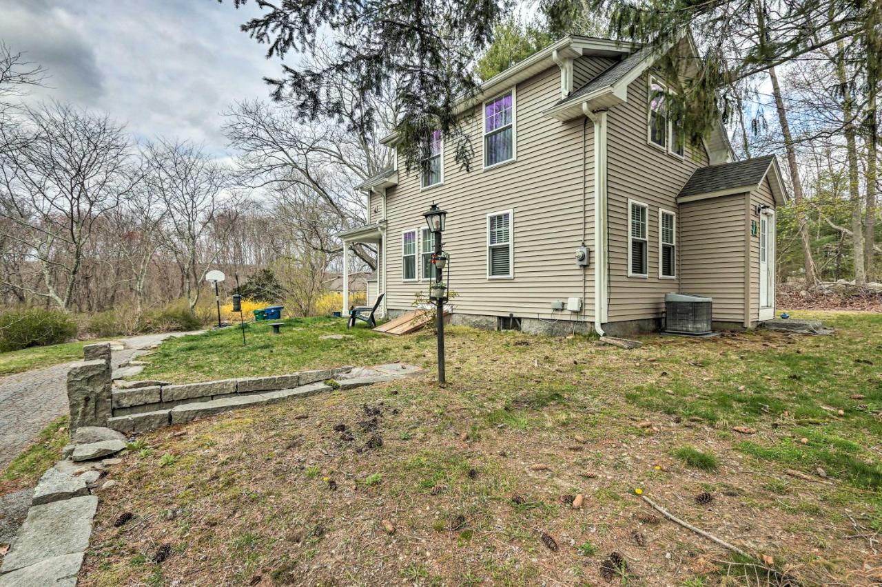 Remodeled Farmhouse In Waterford Near 2 Beaches! Exterior foto